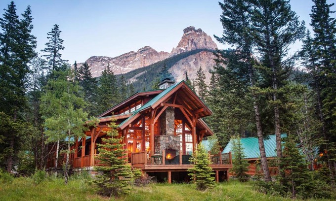 Field Cabin | Cathedral Mountain Lodge