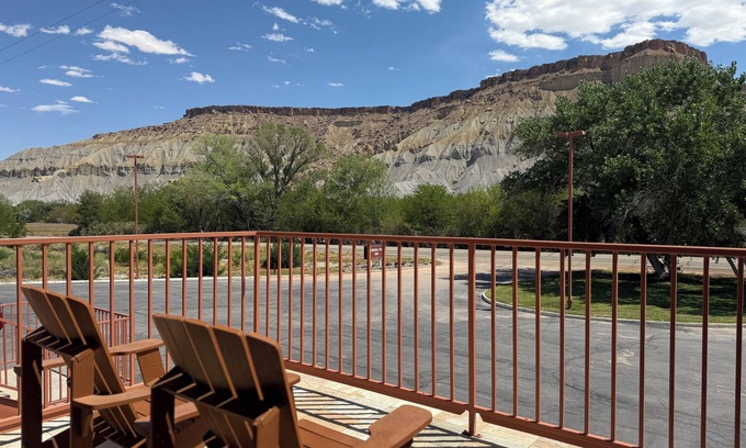 Caineville Hotel | Cathedral Valley Inn