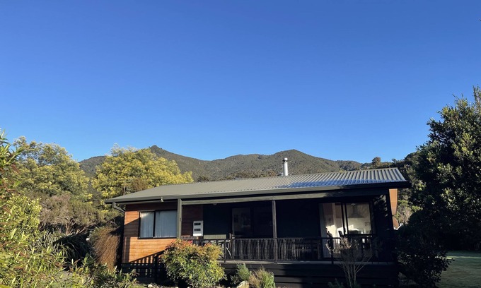 Okiwi Bay House | Catseye - Perfect base for Fantastic Fishing.