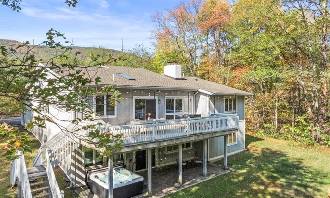 Palenville House | Catskill Retreat with Hot Tub and Fire Pit