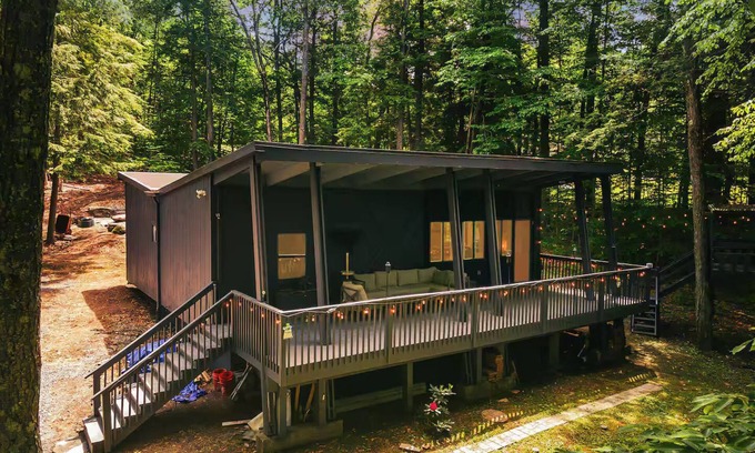 Monticello Cabin | Catskills Mid-Century Modern 2-bedroom in Monticello, NY
