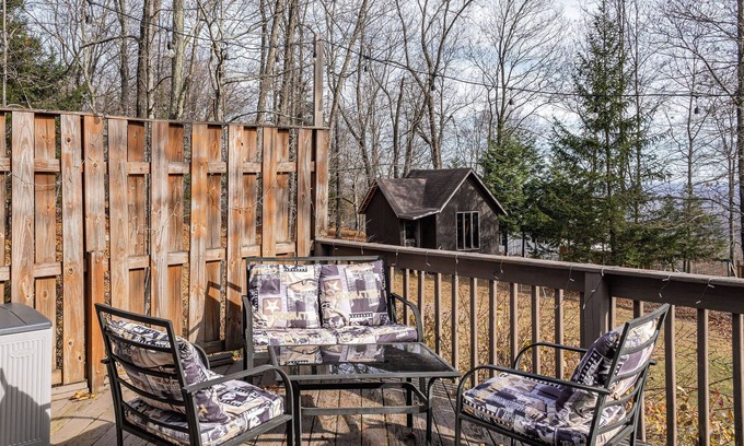 Bloomingburg House | Catskills mountain gateway house.