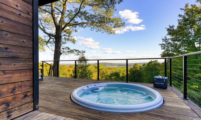 Glenford House | Catskills Retreat w/Hot Tub, Deck & Expansive Mountain Views | Suncliff Vista