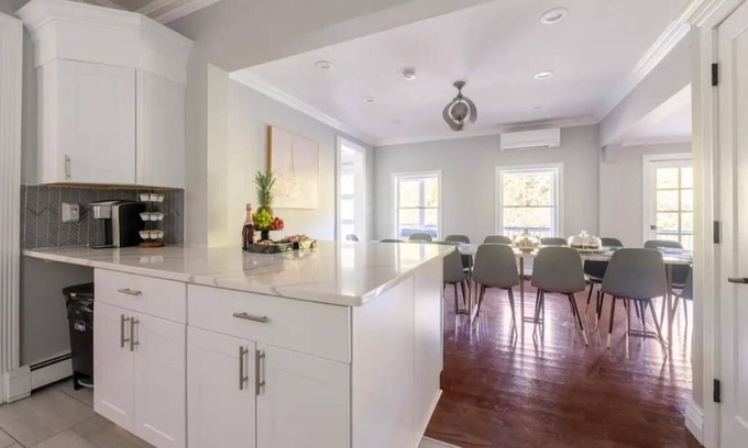Mountain Dale House | Catskills Villa: Best for Gatherings Sleeps 30+nn