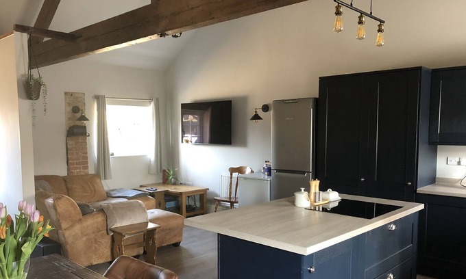 Markham Moor Cottage | Cattlebeam Cottage, 3 bedroom converted barn with 2 bathrooms set in beautiful grounds