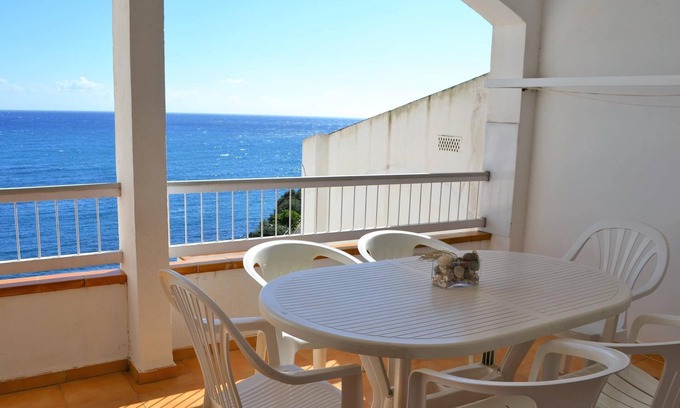 Llanca Apartment | CAU DEL LLOP 10 Fantastic apartment with spectacular sea views