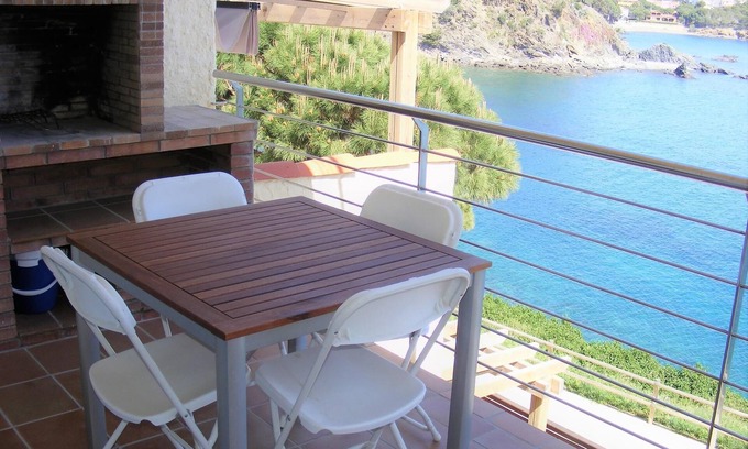 Llanca Apartment | CAU DEL LLOP 6 Fantastic apartment in the seafront