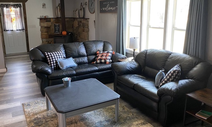 Caulfield Other | Caulfield Cottage next to Cloud9 Ranch!