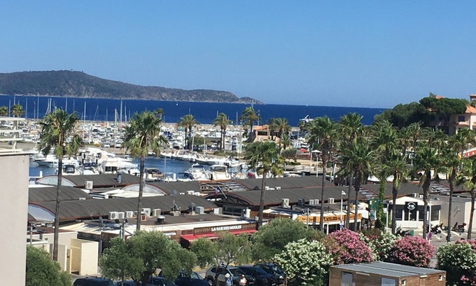 Cavaliere Apartment | Cavalaire - Studio-conditioned cabin SEA downtown at 100 meters from the beach