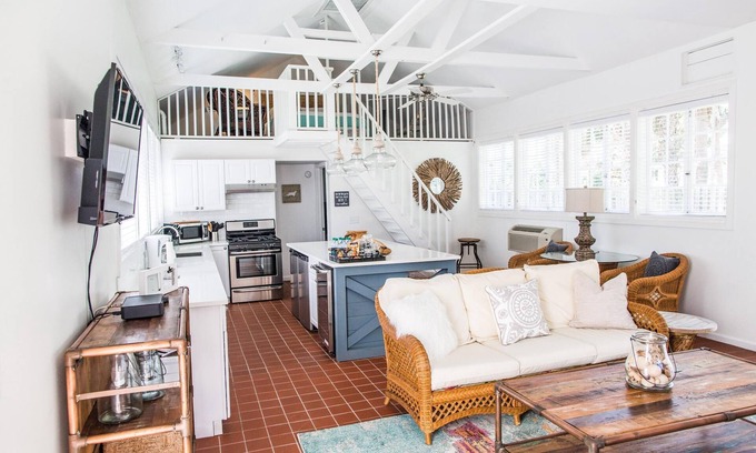 St. Augustine Beach Cottage | Cavalier Cottage at Ruby Dog on B