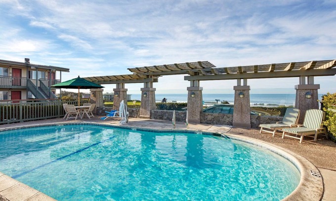 San Simeon Hotel | Cavalier Resort Premium King | Pools, Coastal Kitchen & Near San Simeon Sights