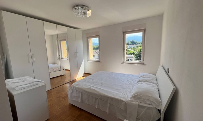 Visome Apartment | Cavallo - Lovely One-Bedroom with Mountain View