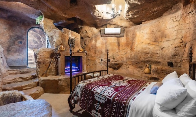 Fredonia Cabin | Cave Dwellers- Zions' Only Hand-Sculpted Cave