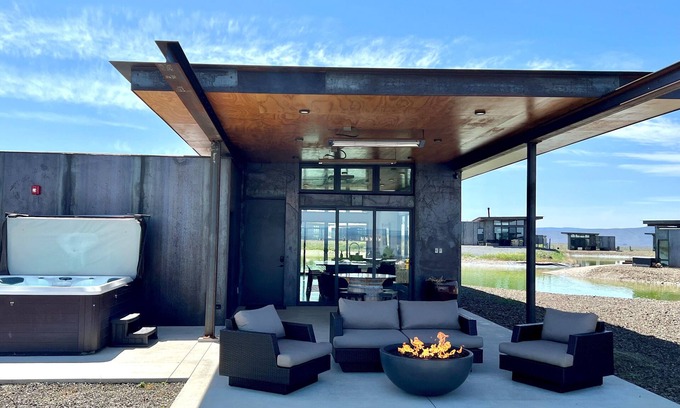 Quincy House | CaveB Lake House - come for concerts, or a relaxing get away in the sunshine