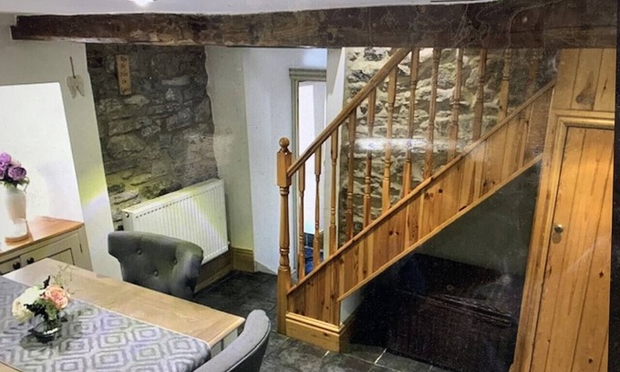 Castleton House | Cavedale cottage