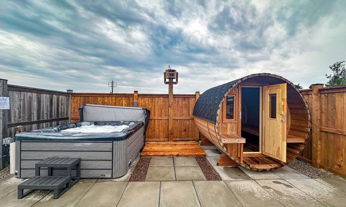 Cavendish Cottage | Cavendish Bosom Buddies Cottage Resort