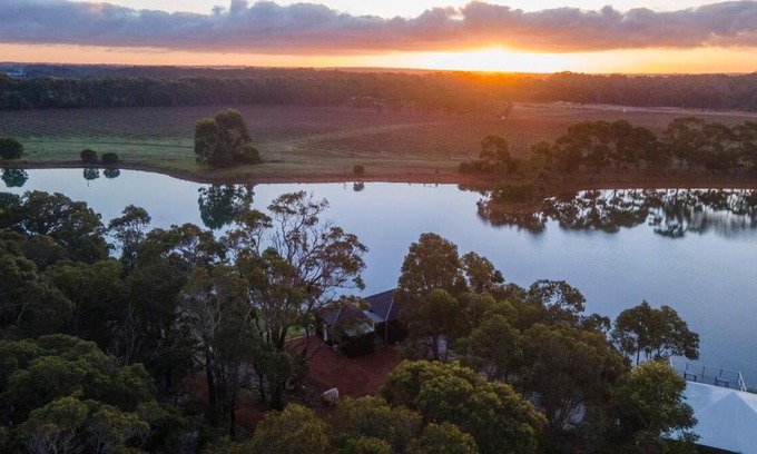 Wilyabrup Villa | Caves Road Vineyard Retreat