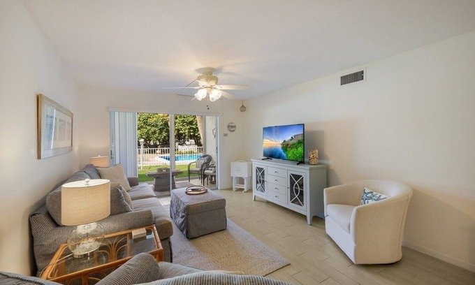 Holmes Beach Condo | Cayman Cay 107 2 Bedroom Condo by RedAwning