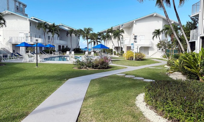 Seven Mile Beach Condo | Cayman Reef Resort 50 - Ocean Oasis