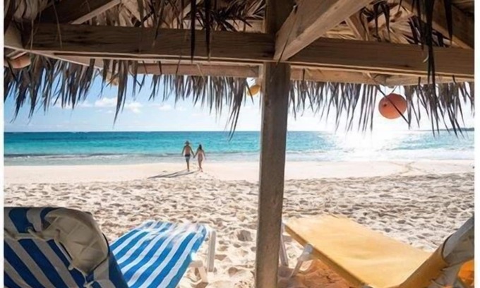 Governor's Harbour House | Cayo Loco Pink Sand Beachfront House for 2 Villa 1