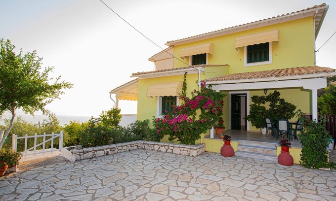 Kalamitsi Villa | Caza Levantiera 4 bedroom villa