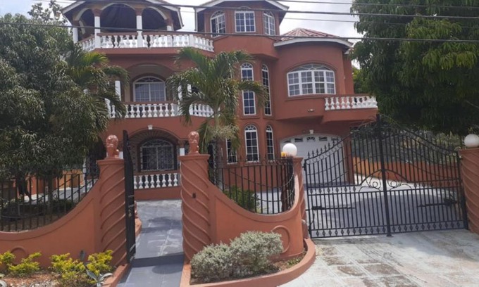 West Gate Hills House | Cazwin Villas