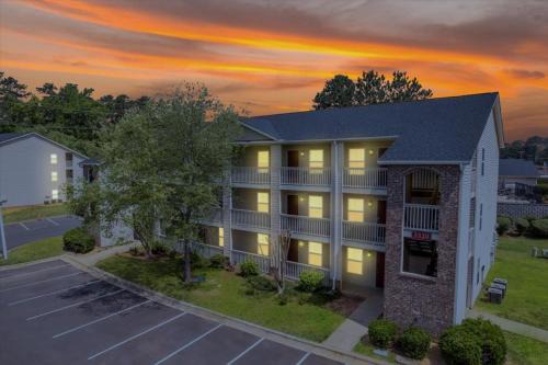 Westover Apartment | Cb 204 Fayetteville Retreat, Free Parking, Pool