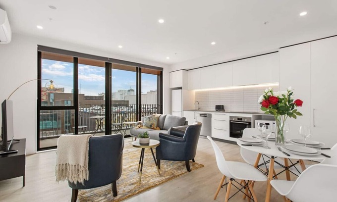 Christchurch City Centre Apartment | CBD Luxury Apartment Free Parking Stunning Views