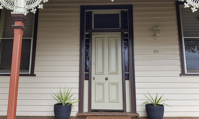 Bendigo House | CBD Myers St, Bendigo (Pet Friendly)