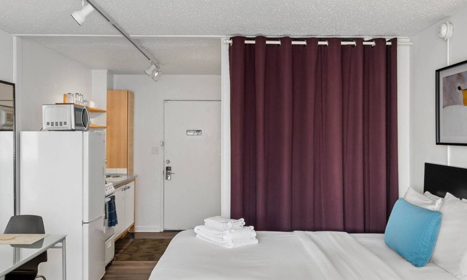 Brookwood Apartment | (CCK) Modern Studio, Walkable to Midtown, 1 Block from MARTA