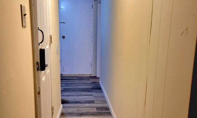 Irvington Apartment | CDLodge LLC (FL2) 3bedrm & 1 bathrm