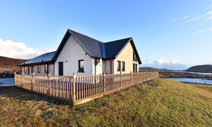Balallan Cottage | CEANN AN LOCH COTTAGE, pet friendly, with a garden in Balallan