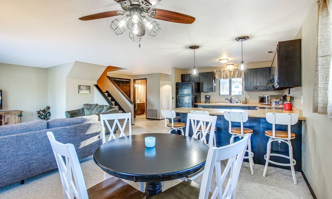Cecil House | Cecil Vacation Rental: Walk to Shawano Lake!