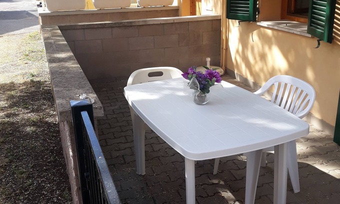 Marina di Cecina Apartment | Cecina mare 200 mt from the sea ground floor, separate entrance, sleeps 4