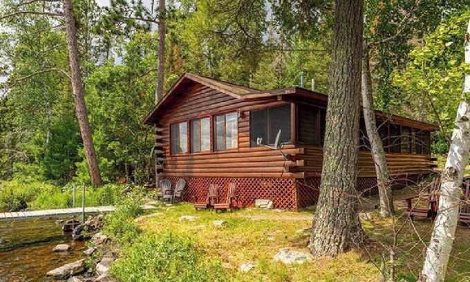 Ely Cabin | CEDAR 2 Bedroom: 3 beds & Futon