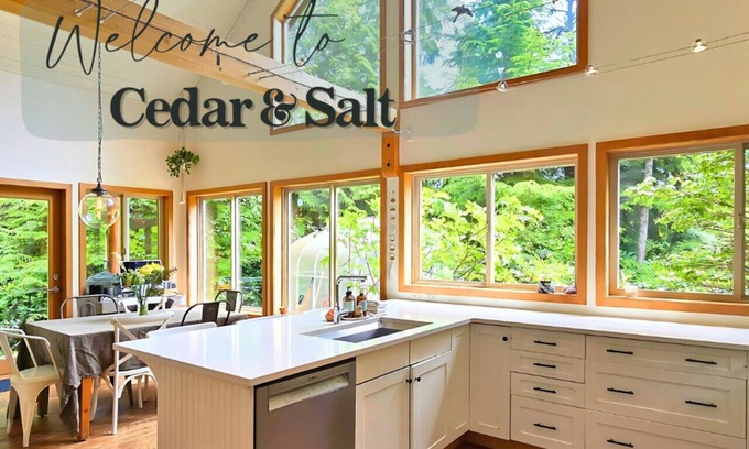 Tofino House | Cedar and Salt - Hot tub | Sauna| EV Charger