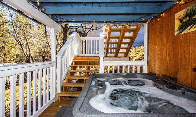 Sugarloaf Cabin | Cedar Cabin A: Hot Tub, EV Charger, Sugarloaf Walking Trails