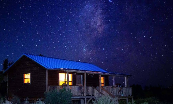 Fredericksburg Cabin | Cedar Cabin w/Beautiful Sunset Views + Hot-Tub!
