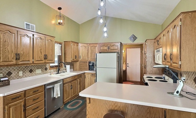 Annandale House | Cedar Circle - Patio Home