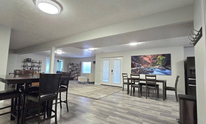 Cedar City Apartment | Cedar City, Basement Apartment. Five minutes from the I-15. Pet, family friendly
