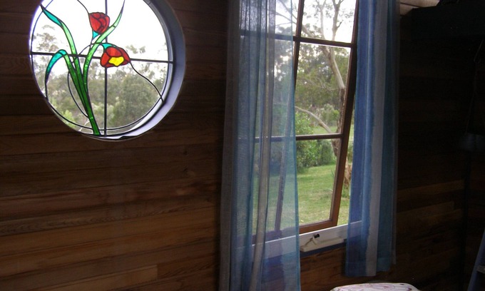 Nyora Apartment | Cedar Cosy Tiny Farm Stay Loch & Rail Trail pit stop for Philip Island or Prom
