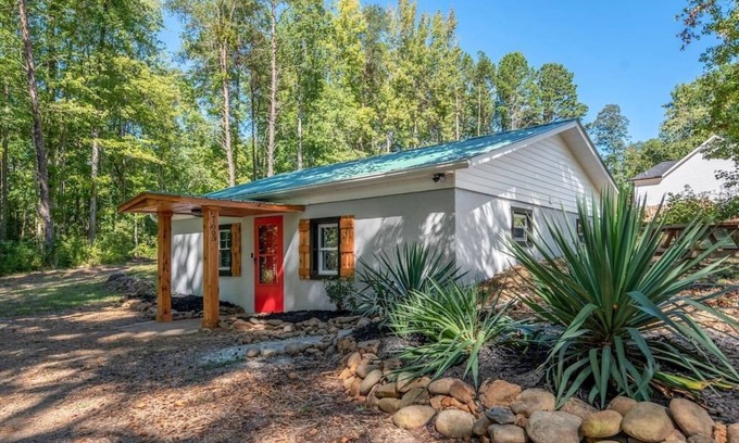 Westport House | "Cedar Cottage"- Comfort & Style Near Lake Norman