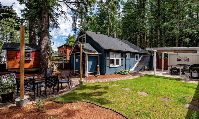 Cultus Lake House | Cedar Cottage @ Cultus - A Great Place to Relax