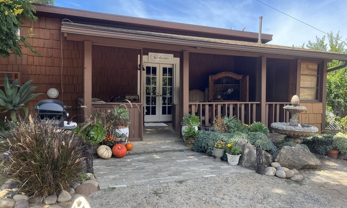 El Cajon Cottage | Cedar Cottage Retreat with Mountain View’s