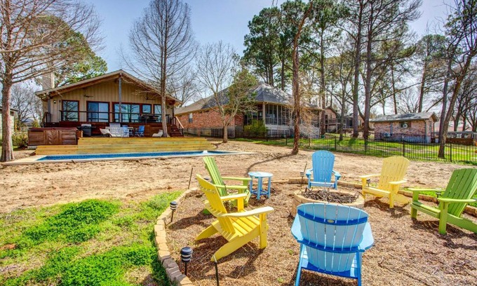 Gun Barrel City House | Cedar Creek Lakefront Vacation Rental with Pool