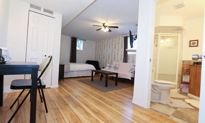 Crysler Hotel | Cedar Drive Inn