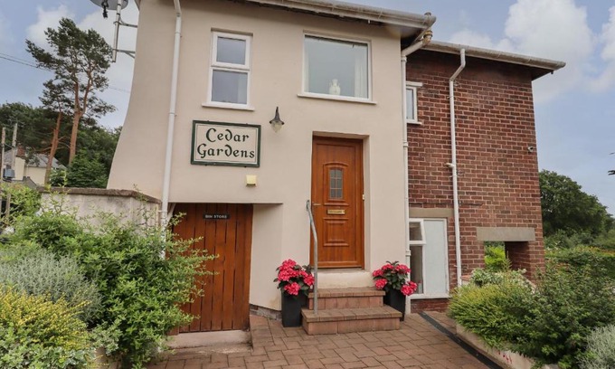Llanbedr-dyffryn-clwyd House | Cedar Gardens