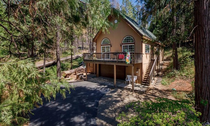 Mariposa House | Cedar Haven - A Hiker's Retreat