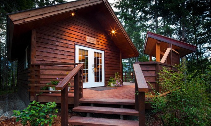 Golden Cabin | Cedar House Restaurant & Chalets