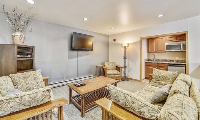 Frisco Condo | Cedar Lodge 309 Studio Bedroom Condo by RedAwning